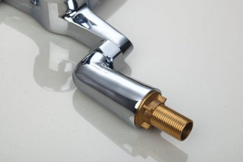 S-koppeling gemonteerd op kraan, met messing schroefdraad en verchroomde afwerking