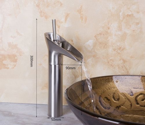 Eleganter Wasserfall-Wasserhahn aus gebürstetem Nickel