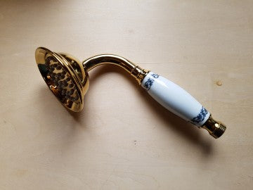 Goldene Handbrause mit weißer Keramik, nostalgisch veredelt