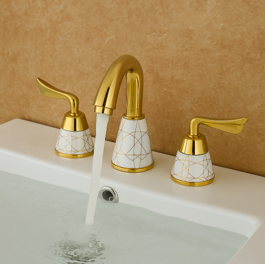 Goud badkraan badkamer uniek