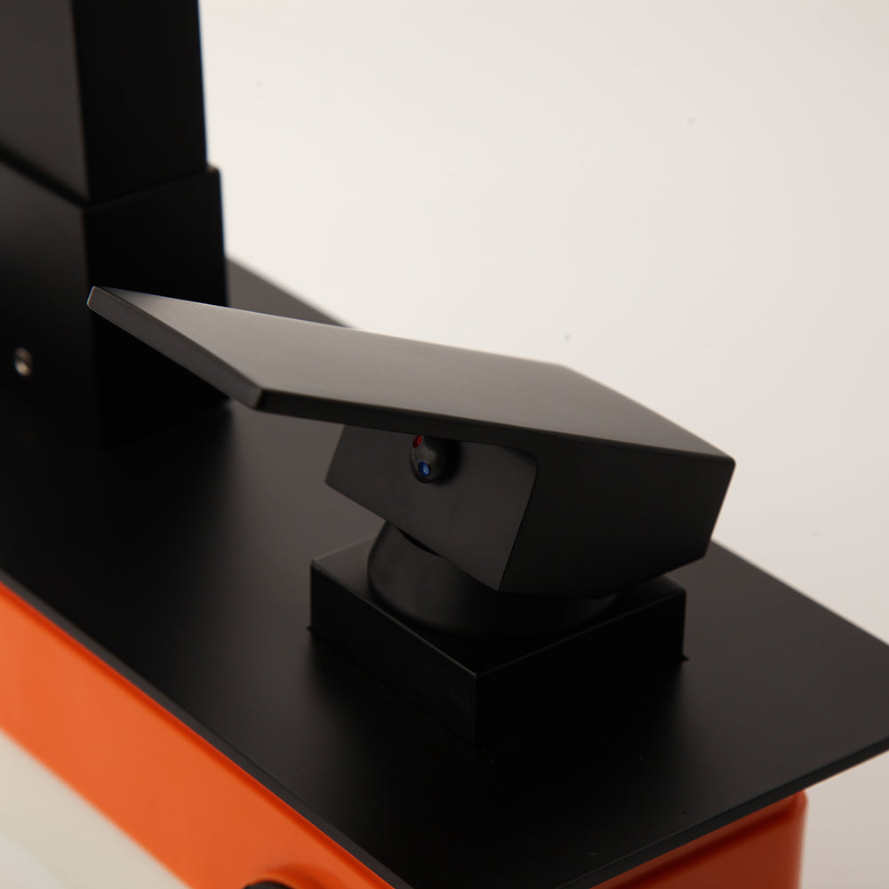 Luxuriöser schwarzer eingebauter Wasserfallhahn