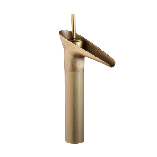 Nostalgische bronzen watervalkraan in landelijke stijl