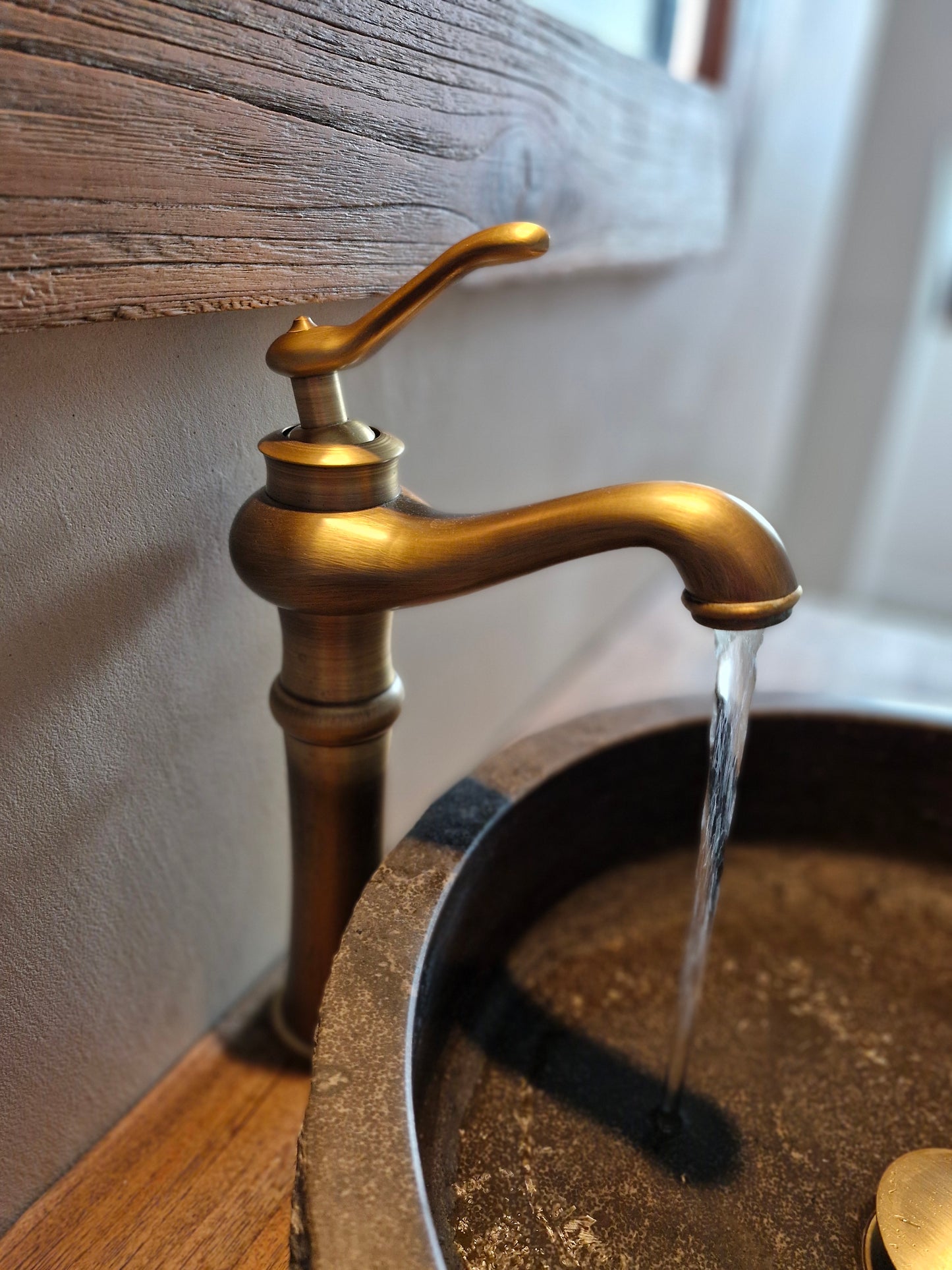 Landelijke wastafelkraan | Bronzen afwerking