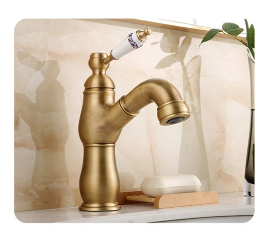 Landelijke wastafelkraan met uittrekbare sproeikop – bronskleur