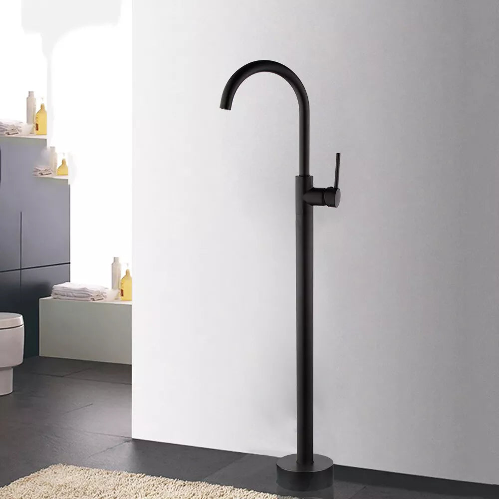 Moderner freistehender Badewannenhahn – Mattschwarz