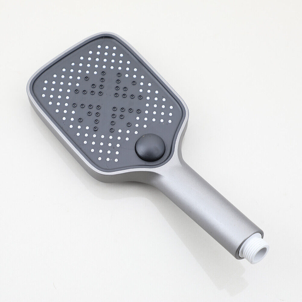 Moderne Regendusche aus Gun Metal mit Badewannenarmatur