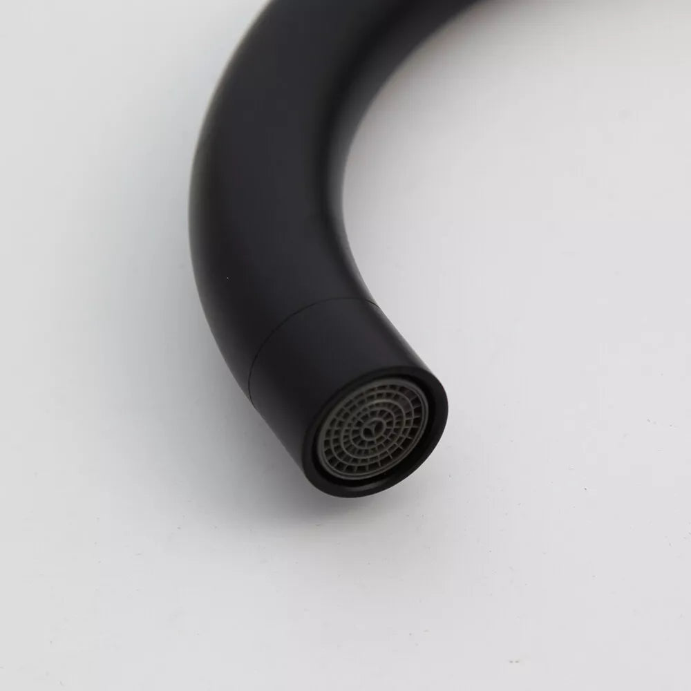 Moderner freistehender Badewannenhahn – Mattschwarz