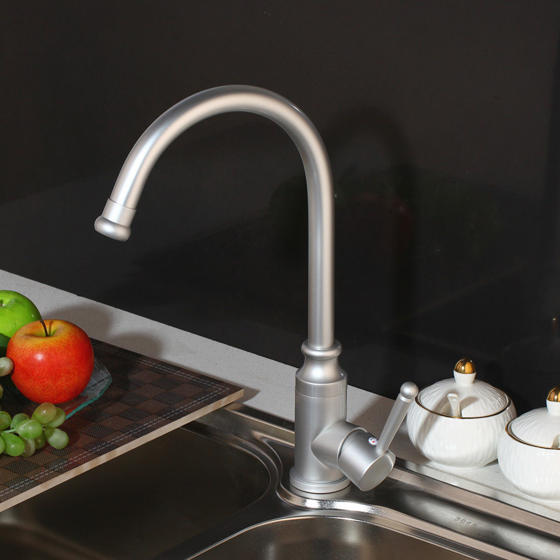 High aluminum kitchen faucet