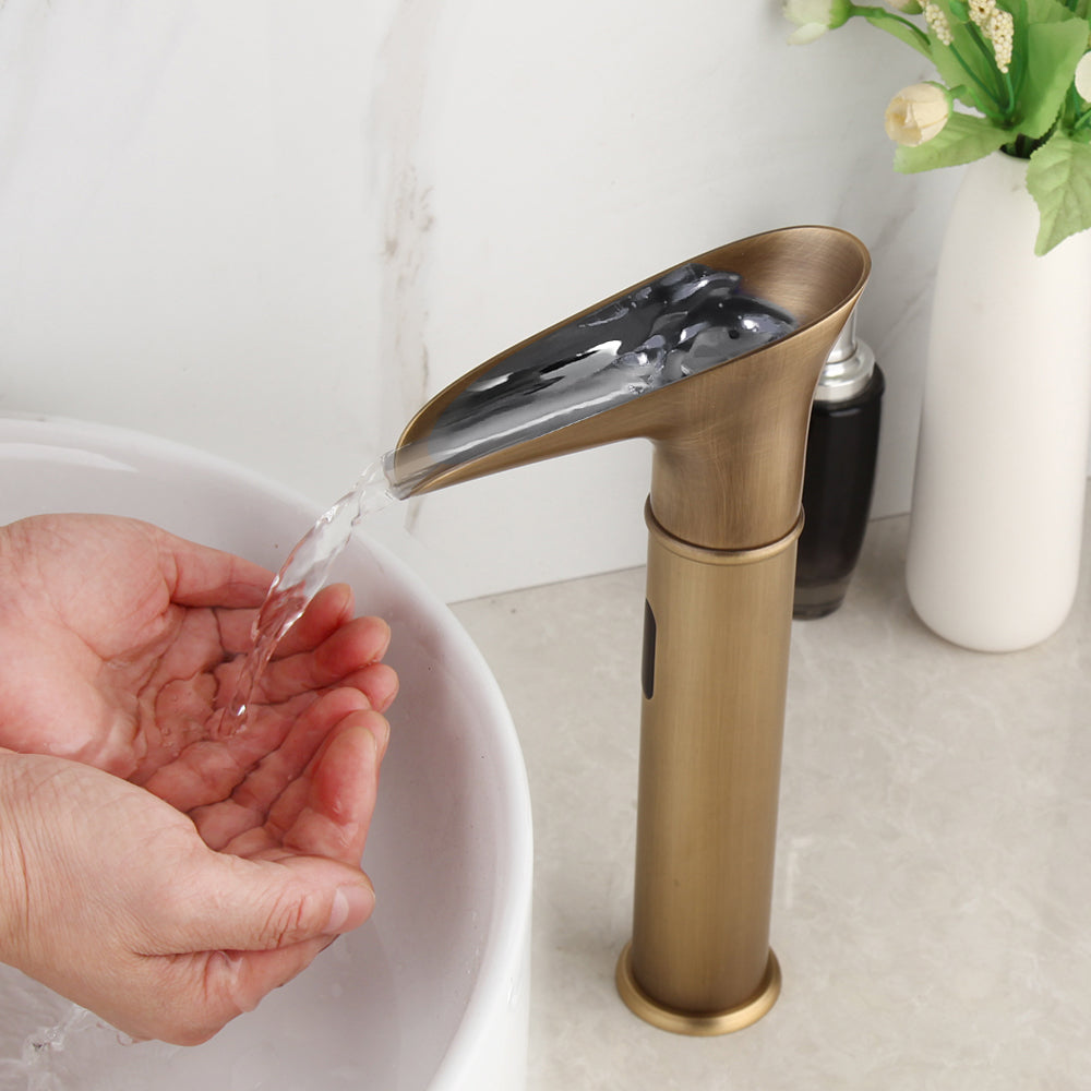Sensomatica Nostalgischer Wasserfall-Wasserhahn aus Bronze mit Sensor – Landhausstil