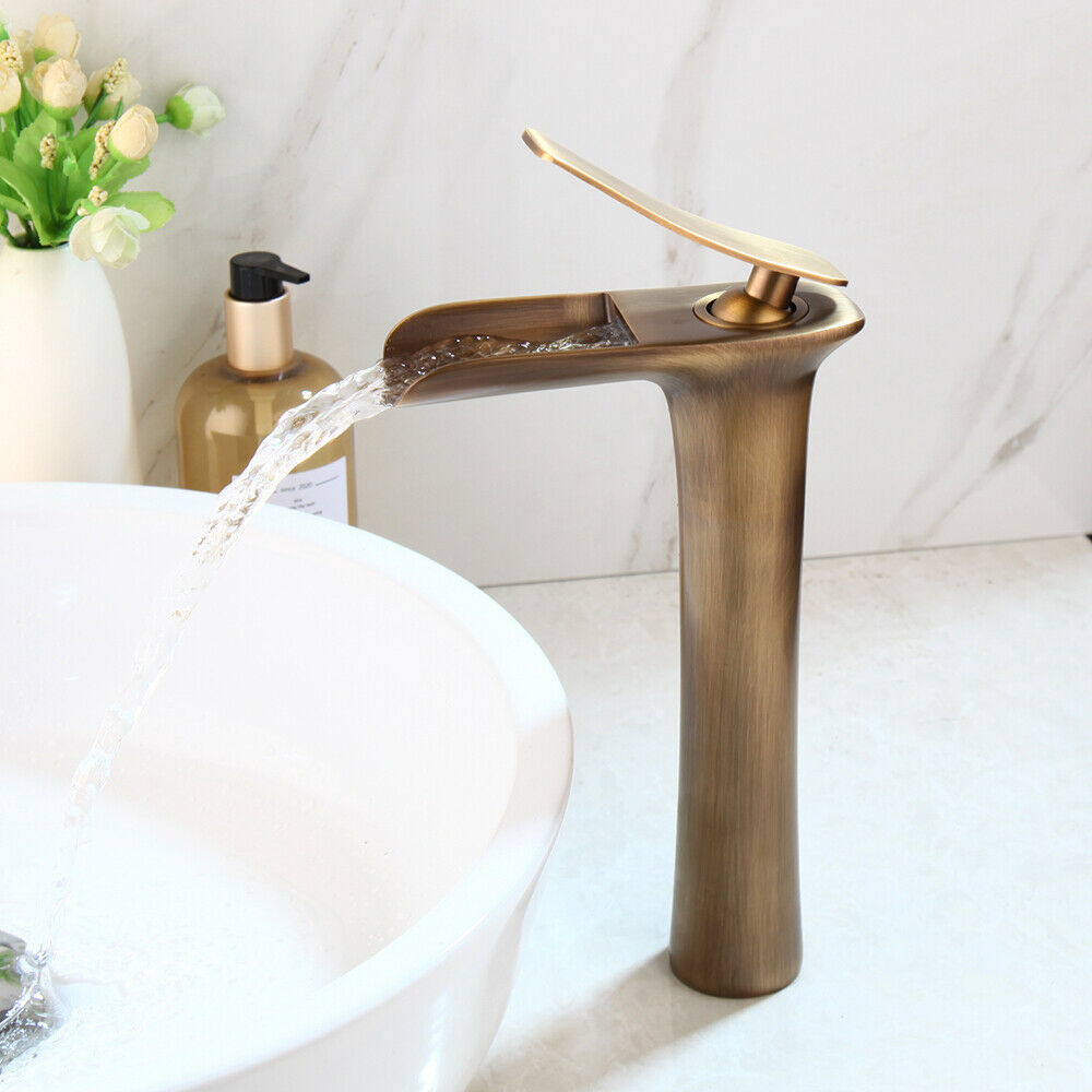 mooie bronzen watervalkraan