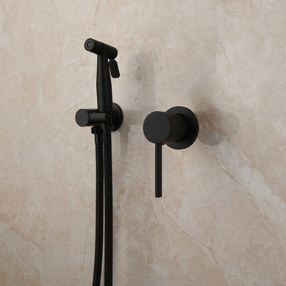 Schwarzer Bidethahn mit Handbrause