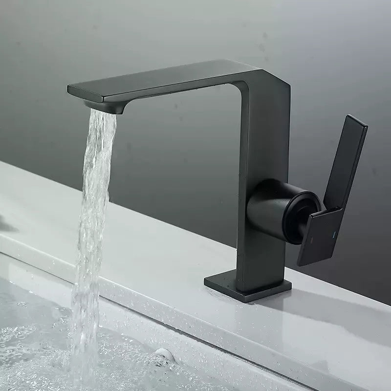 Moderne Waschtischarmatur