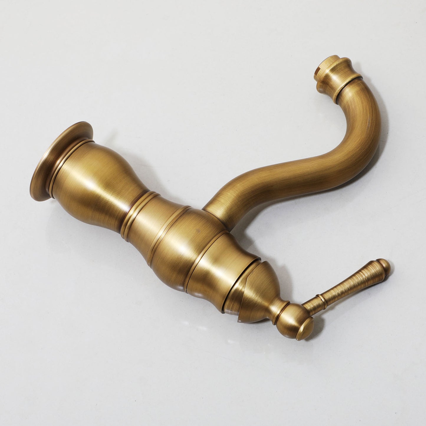 Freestanding nostalgic bath tap with ceramic discs
