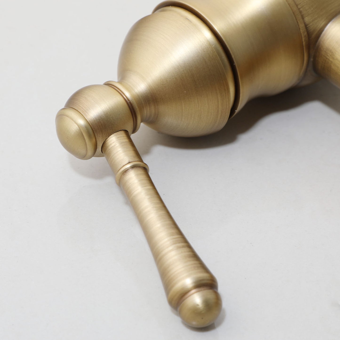 Freestanding nostalgic bath tap with ceramic discs