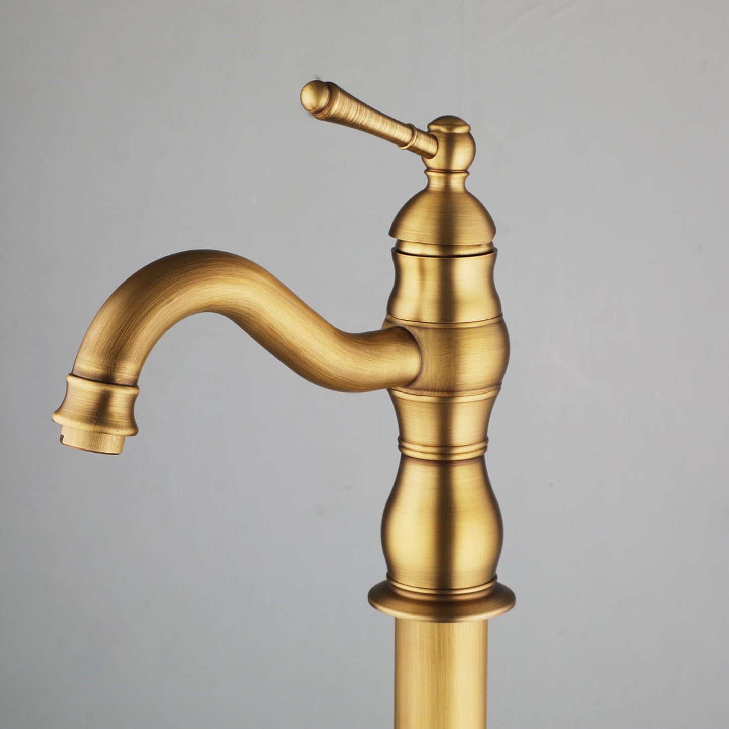 Freestanding nostalgic bath tap with ceramic discs