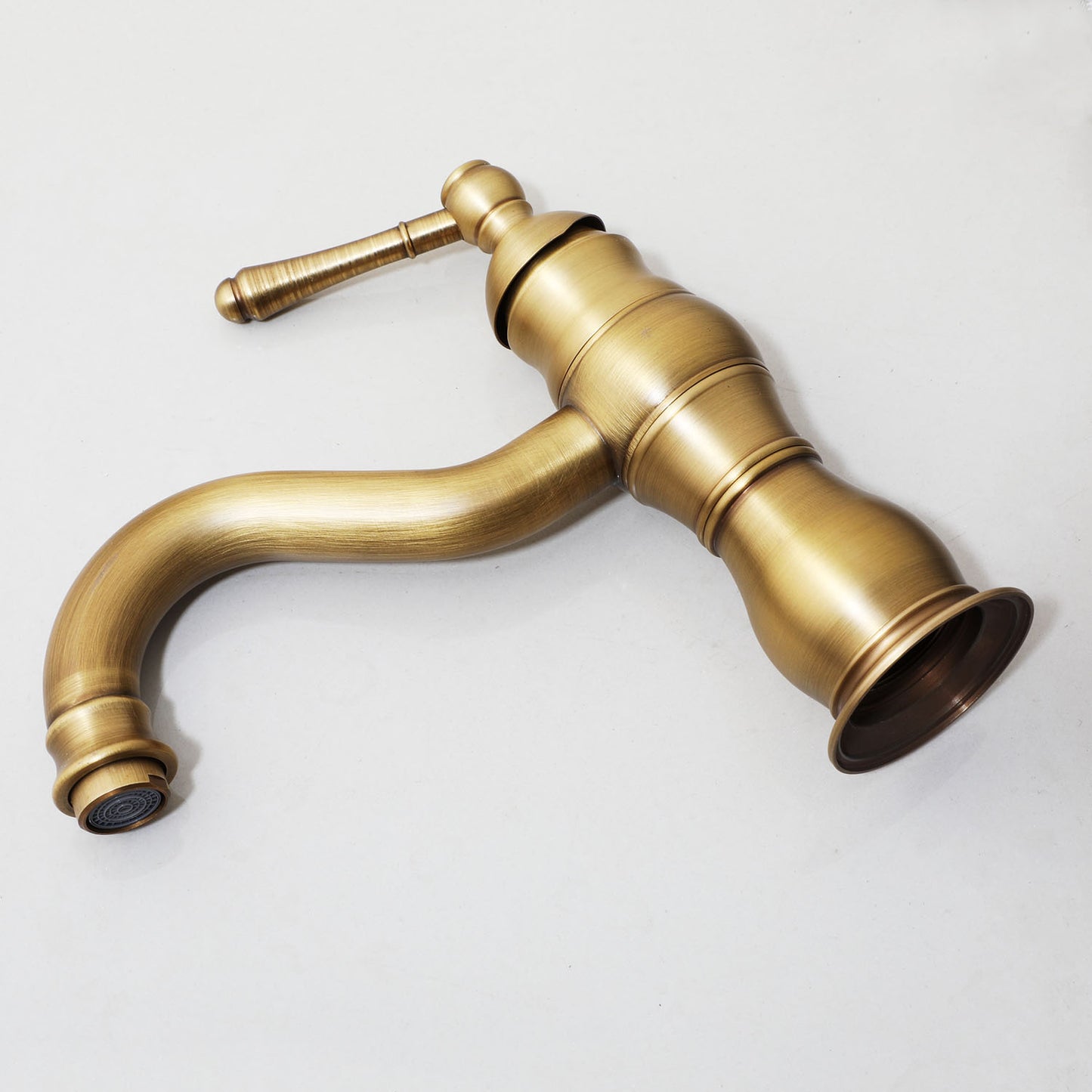 Freestanding nostalgic bath tap with ceramic discs