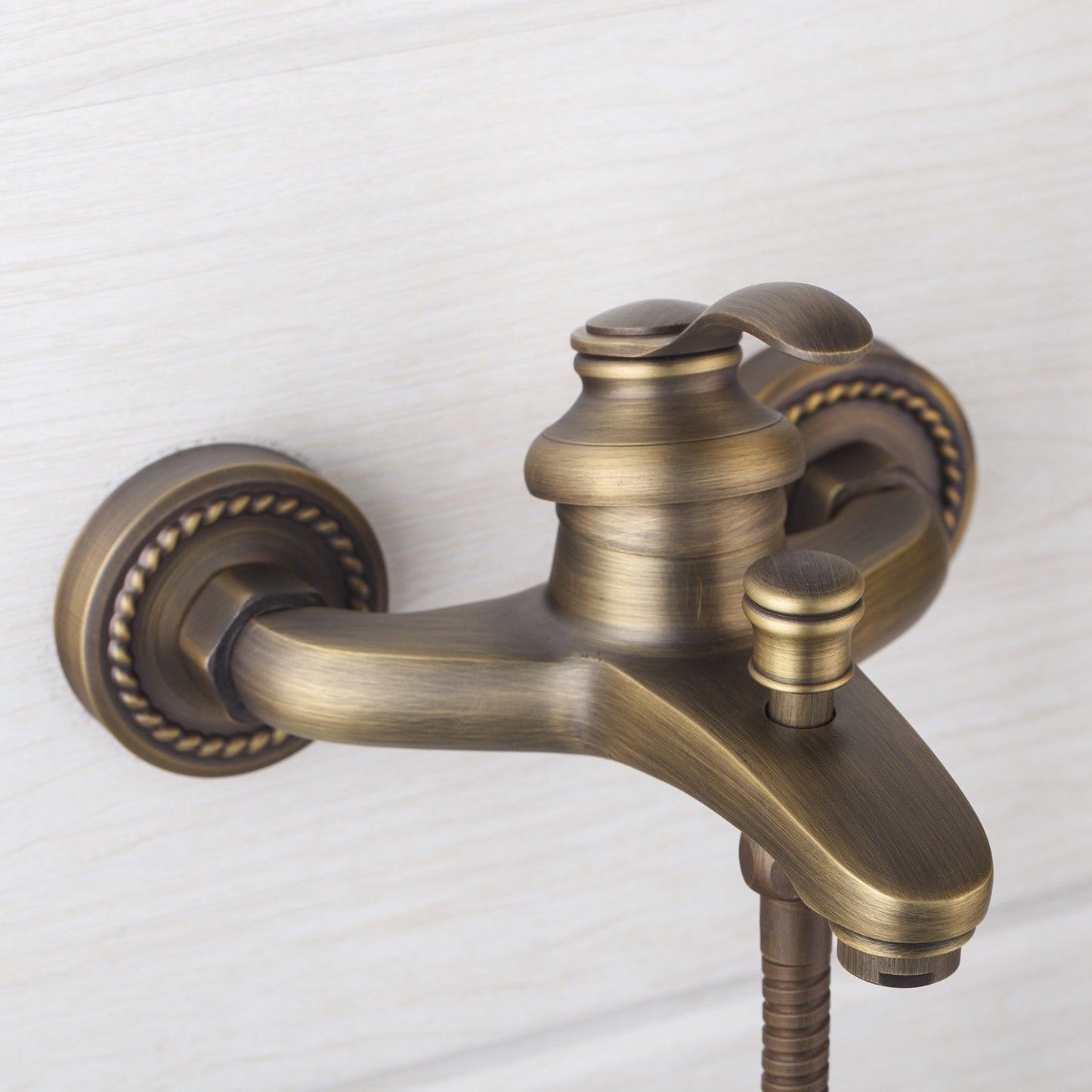 Badewannenarmatur im Antik-Look