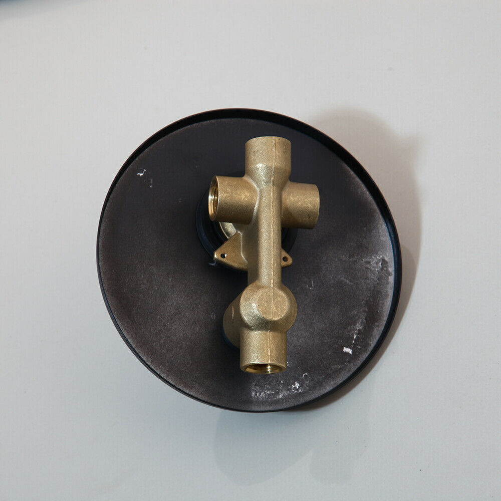 Mattschwarze Einbaudusche