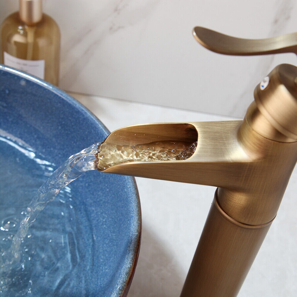 Bronze-colored waterfall tap, country style