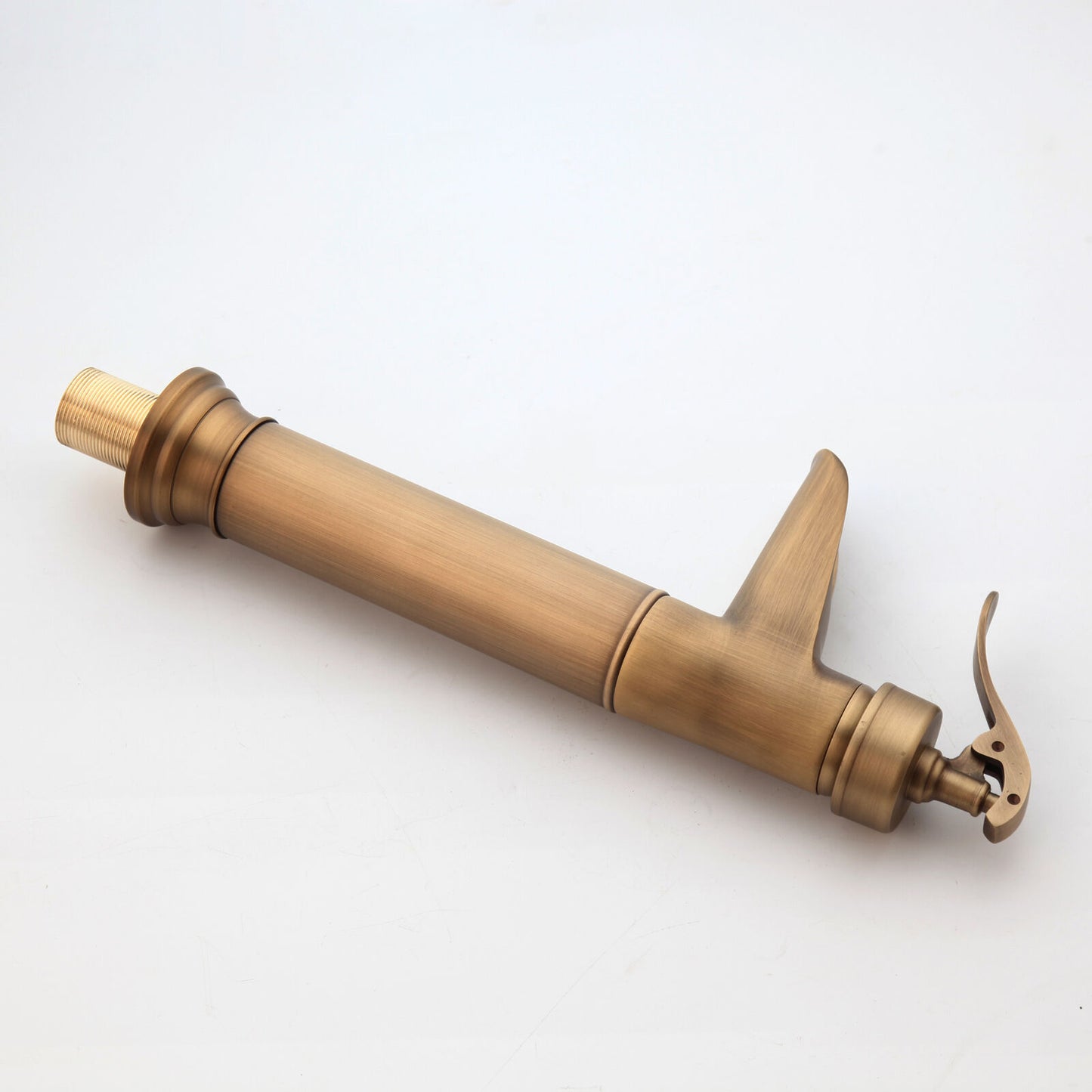 Bronze-colored waterfall tap, country style