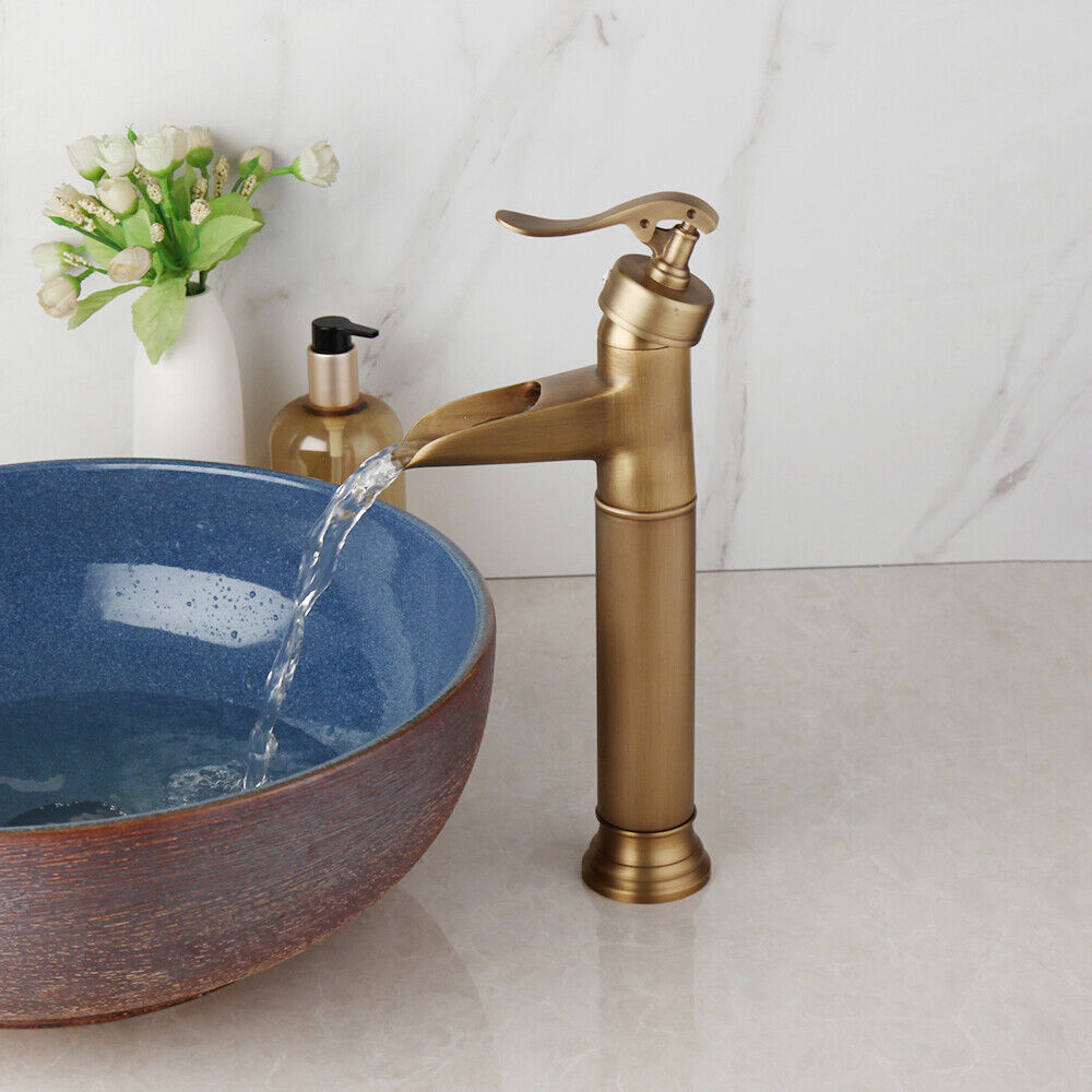 Bronze-colored waterfall tap, country style