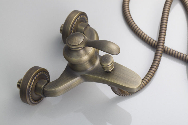 Badewannenarmatur im Antik-Look