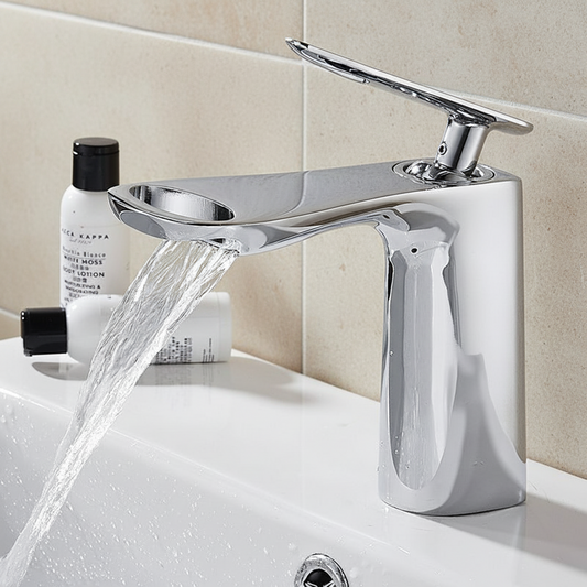 Compacte chroom wastafelmengkraan met waterval-uitloop