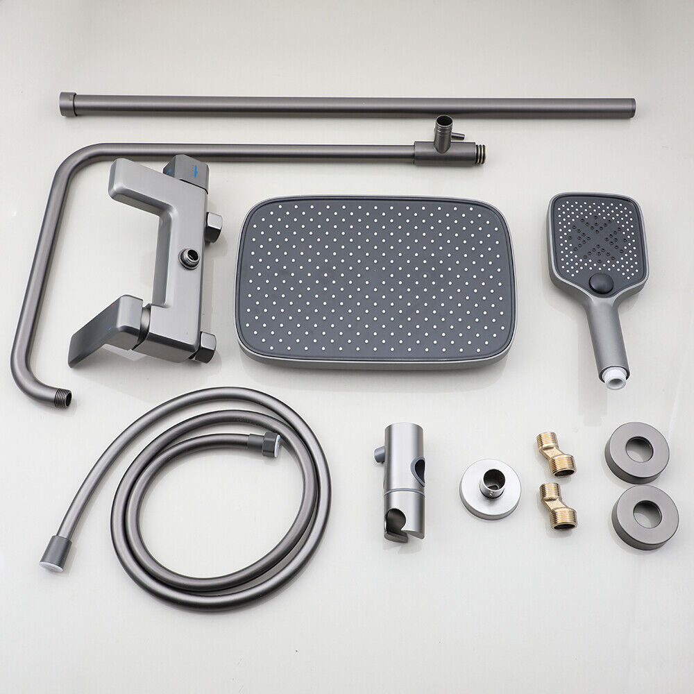 Moderne Regendusche aus Gun Metal mit Badewannenarmatur