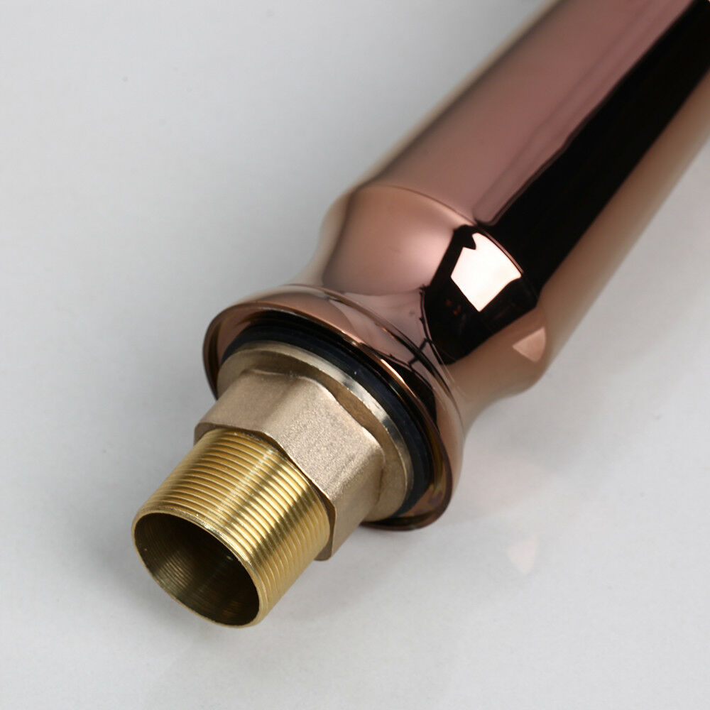 Roségoldene Waschtischarmatur in Form eines eleganten Schwans