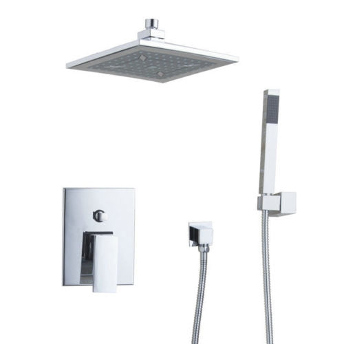 Luxuriöses Duschset mit polierter Chromoberfläche