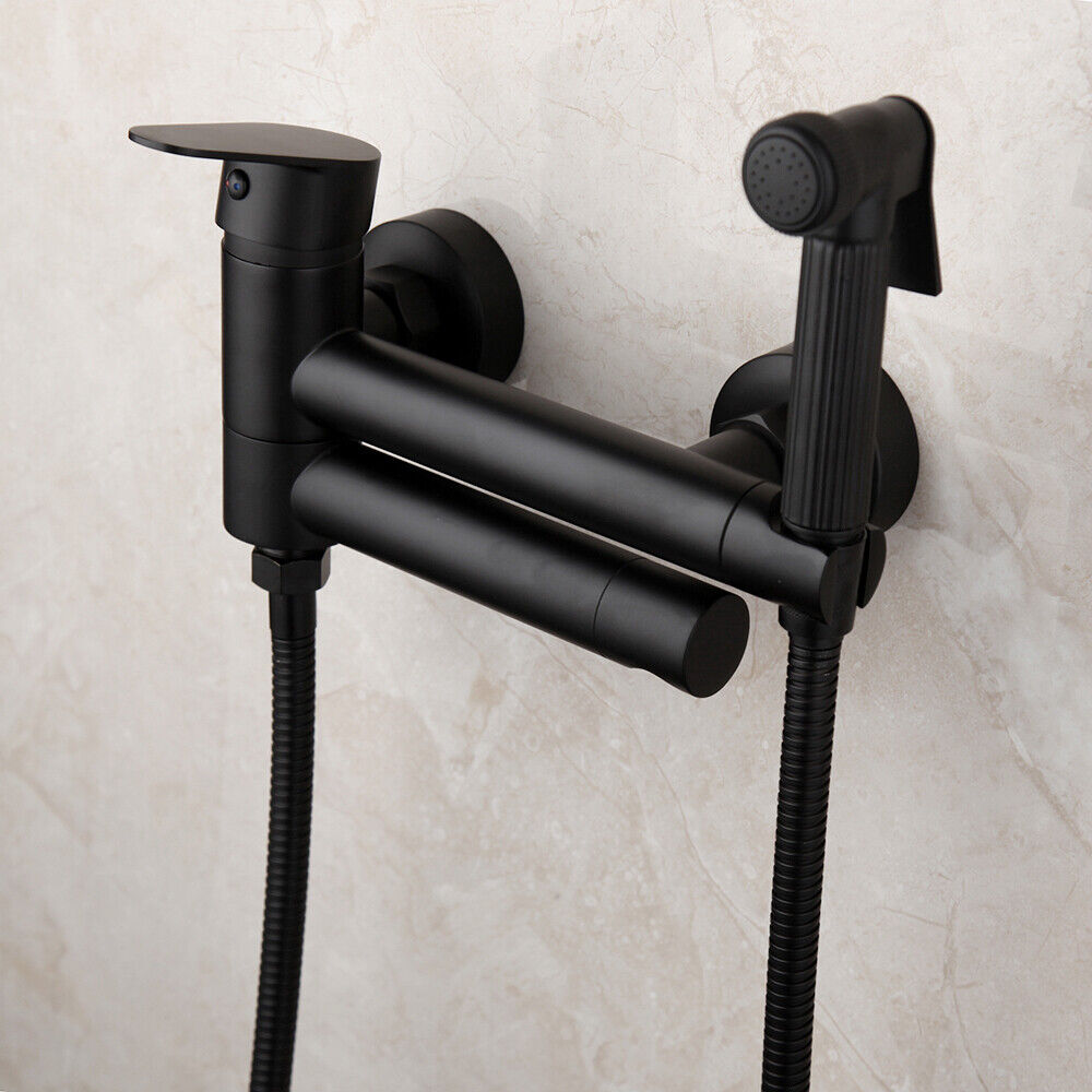 Schwarzer Badewannenhahn mit Bidetbrause-Mischbatterie