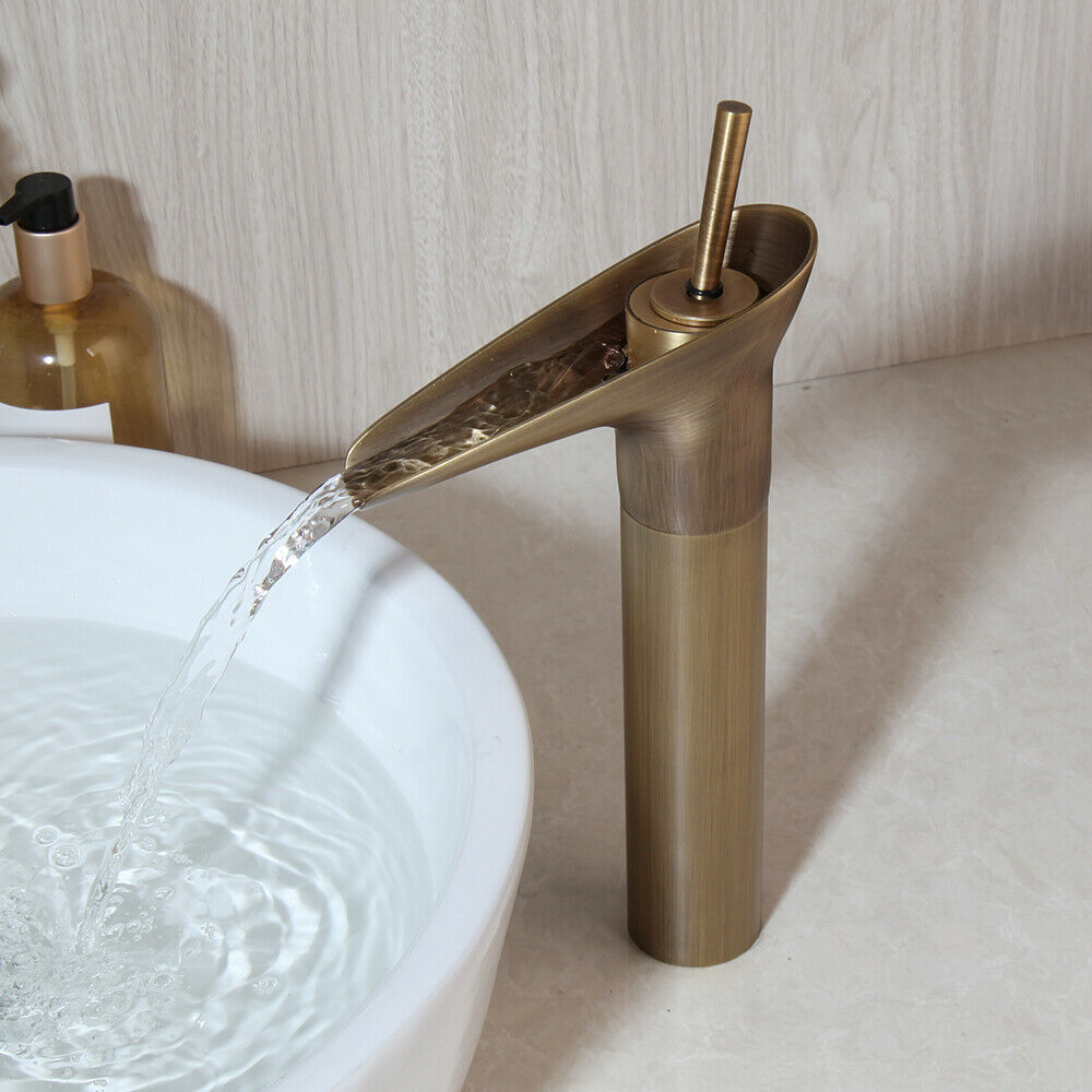 Nostalgische bronzen watervalkraan in landelijke stijl