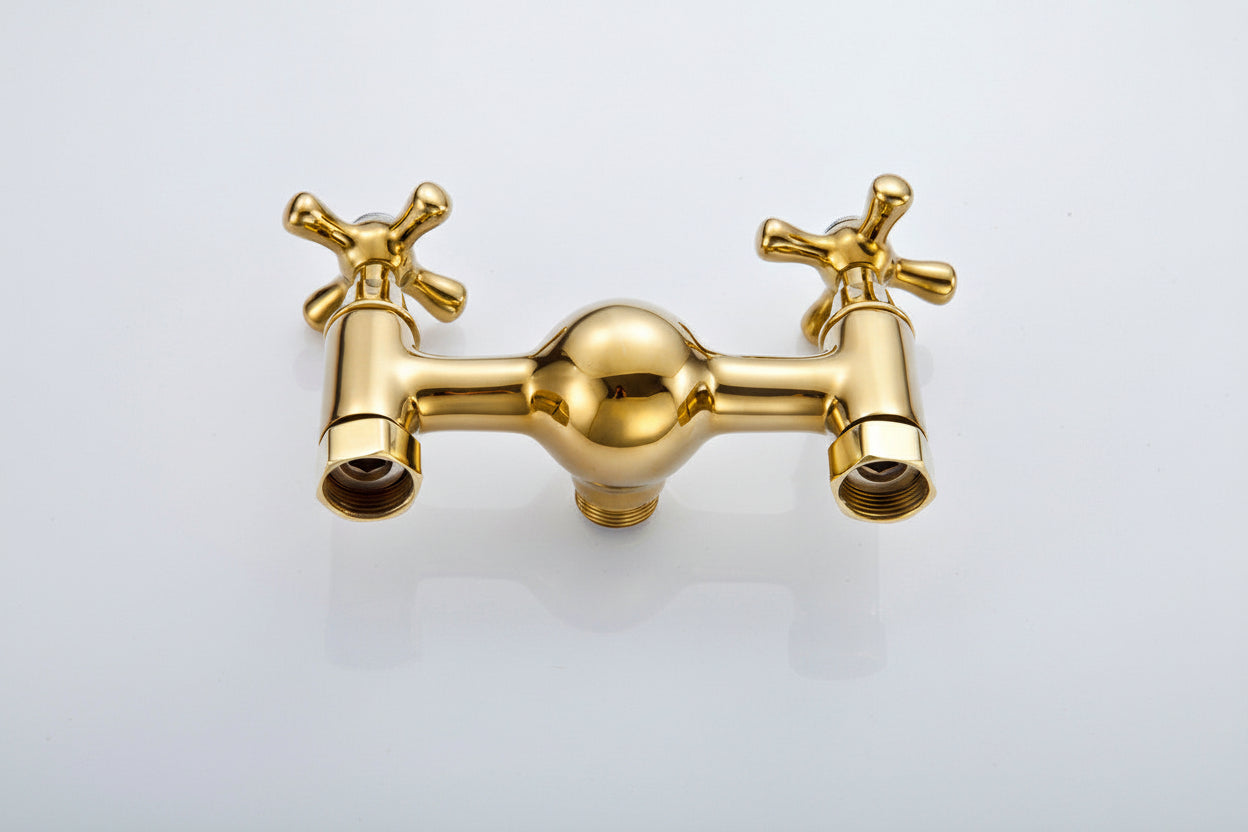 Nostalgische goldene Aufputzdusche