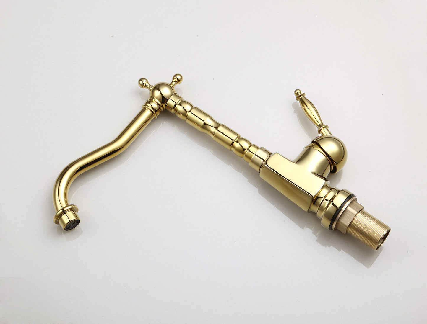 Goldener Schwenk-Mischbatterie