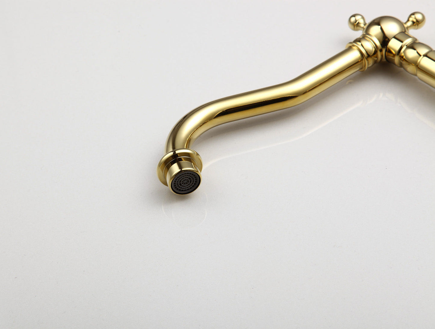 Goldener Schwenk-Mischbatterie