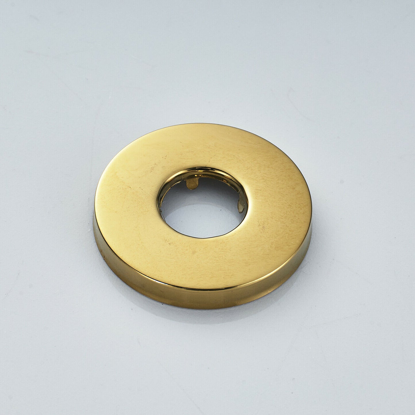 Round shower arm gold