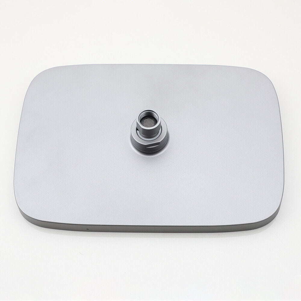 Moderne Regendusche aus Gun Metal mit Badewannenarmatur