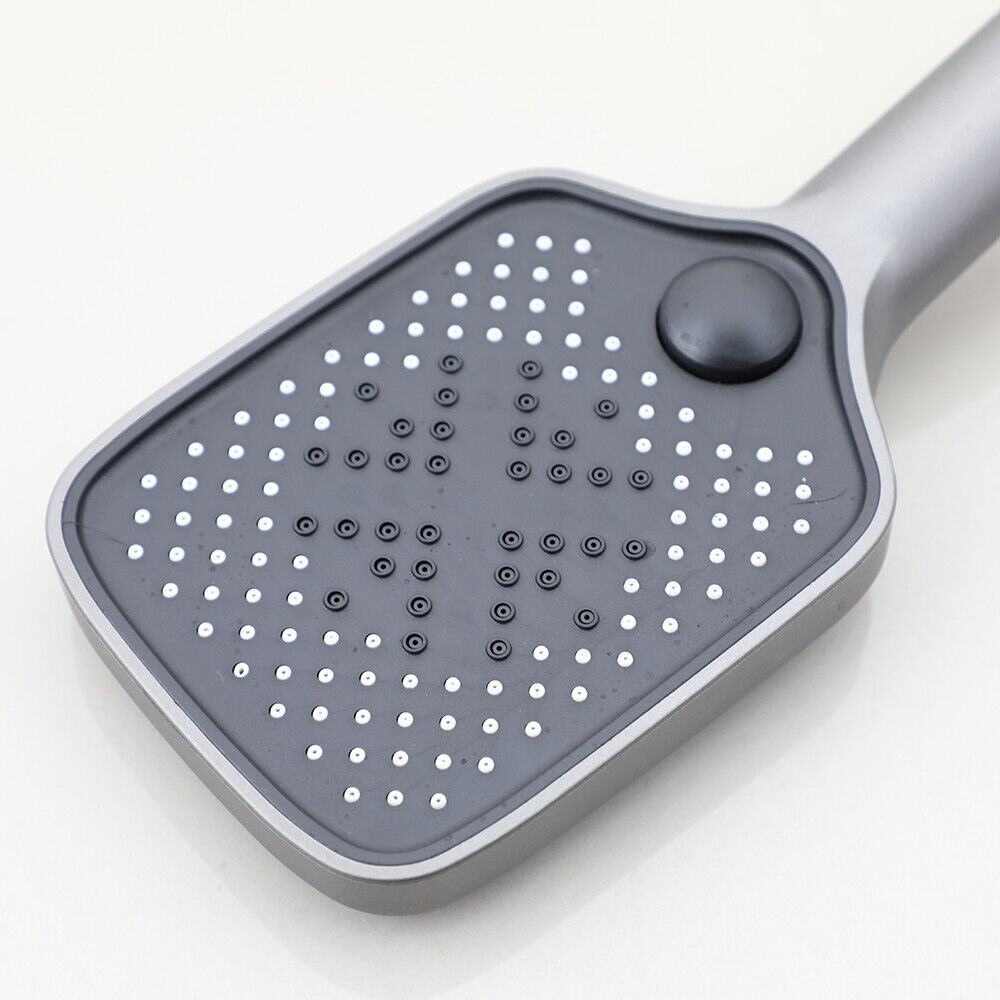 Moderne Regendusche aus Gun Metal mit Badewannenarmatur