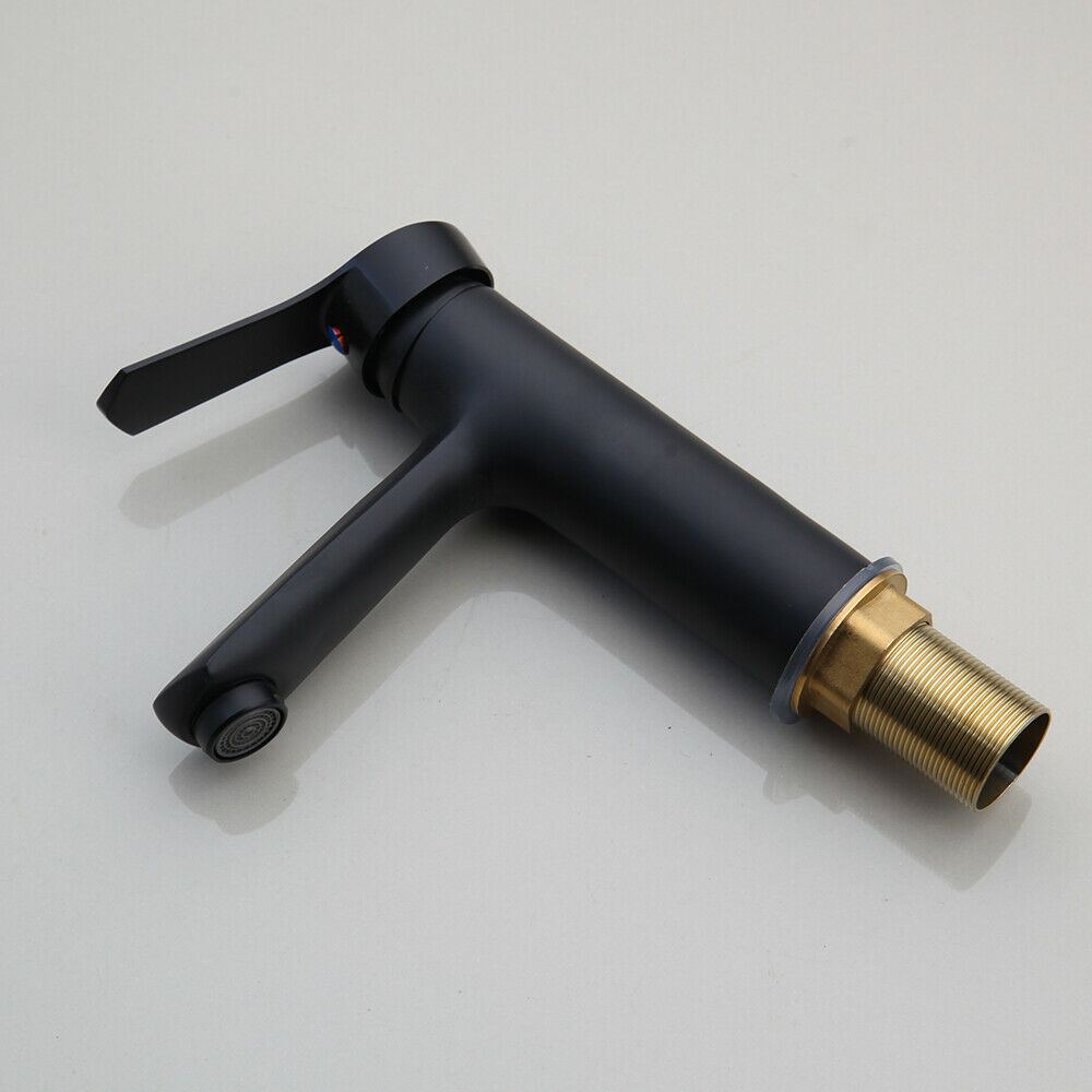 Mat Zwarte Wastafelkraan met Eengreeps Bediening