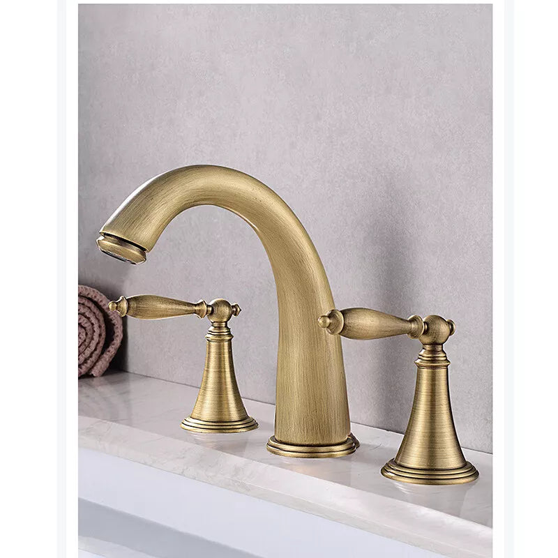 3-piece tap with a nostalgic design for washbasin or bath rim mounting