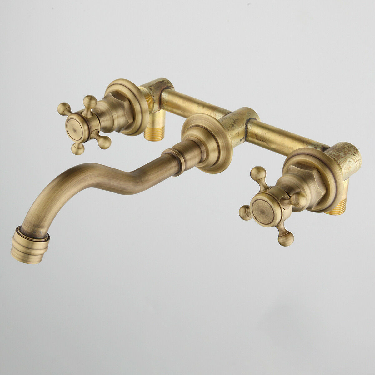 Wandeinbauhahn aus Bronze