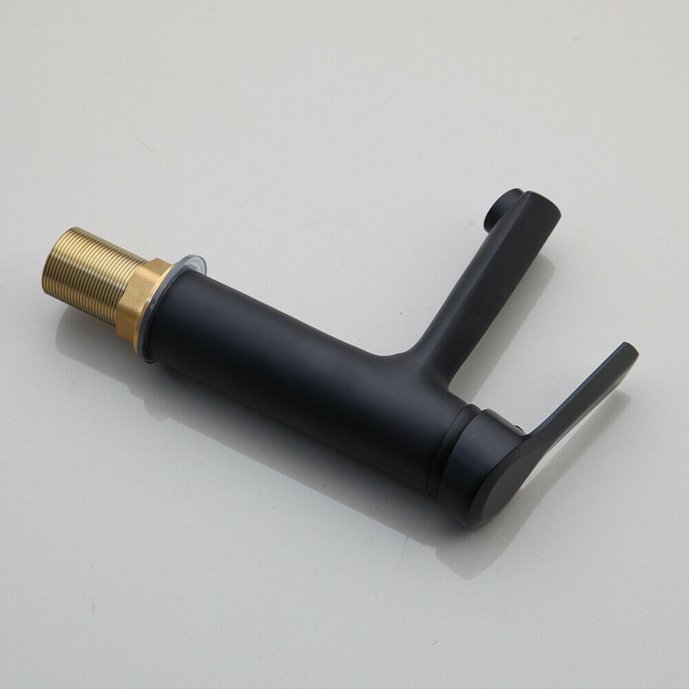 Mat Zwarte Wastafelkraan met Eengreeps Bediening