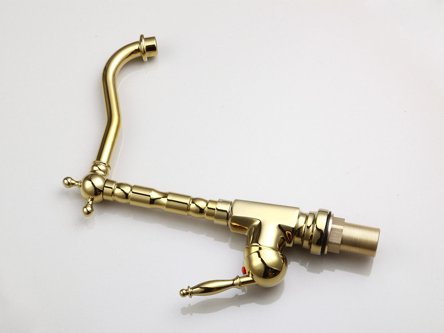 Goldener Schwenk-Mischbatterie