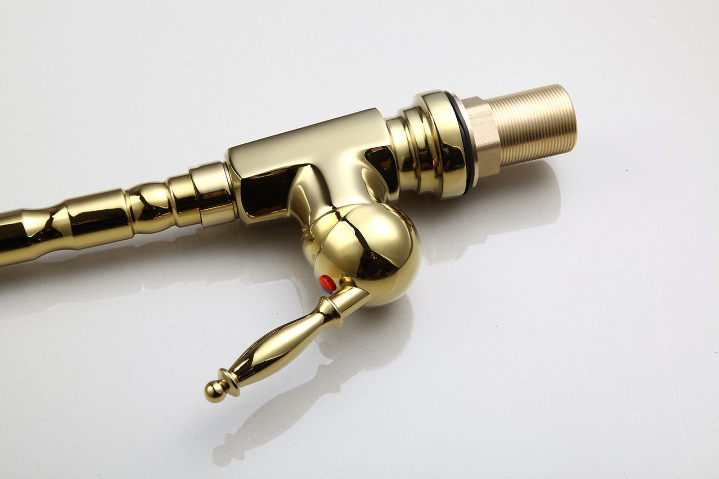 Goldener Schwenk-Mischbatterie