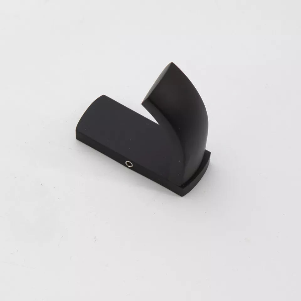 Moderner schwarzer Handtuchhaken zur Wandmontage