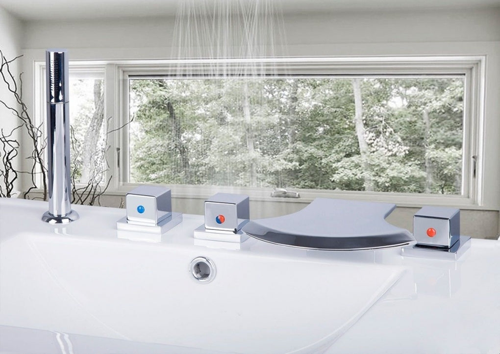 Luxurious 5-piece waterfall tap for mounting on the bath rim