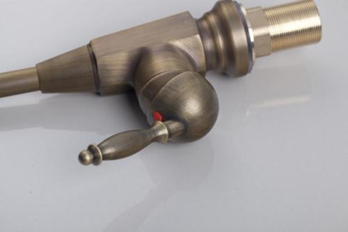 Klassische Küchenarmatur aus Bronze im Antik-Look