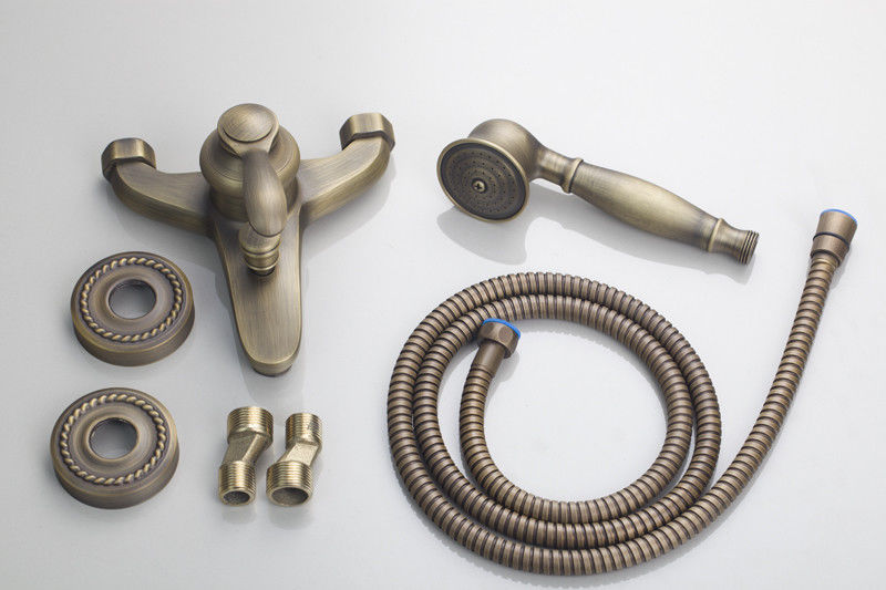 Badewannenarmatur im Antik-Look