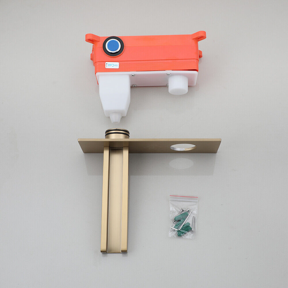 Mattgoldener Wandhahn