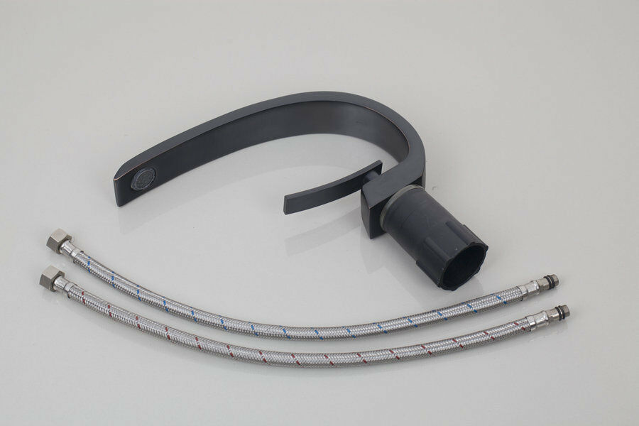 Schöner schwarzer Badezimmerhahn